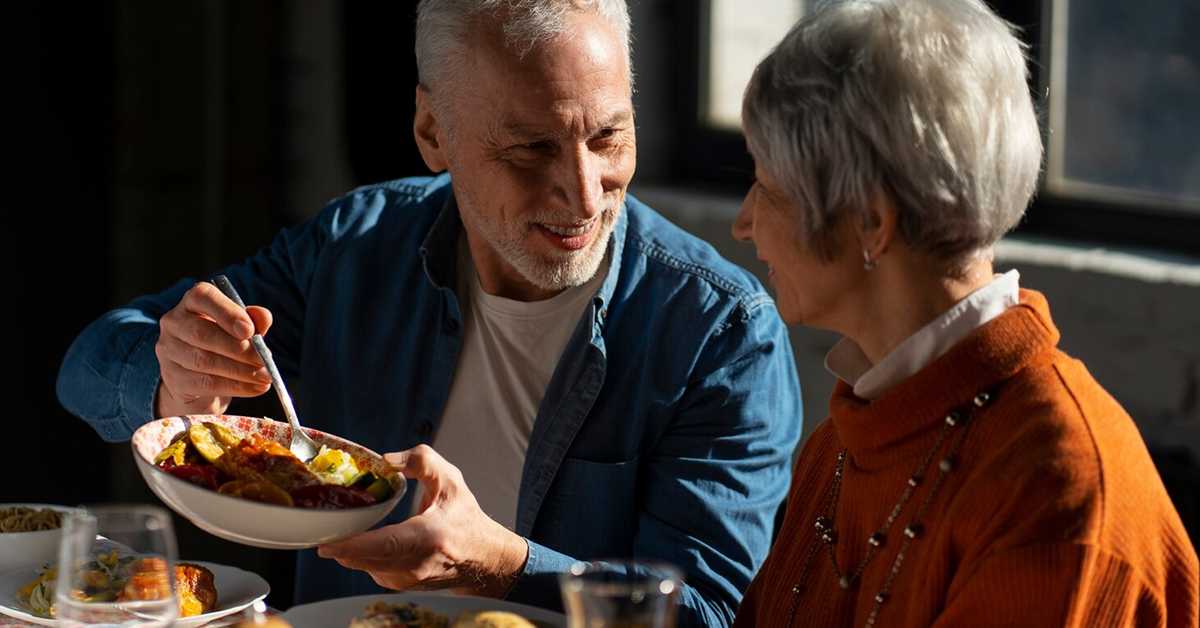 Да ли треба да једемо сами или у друштву 