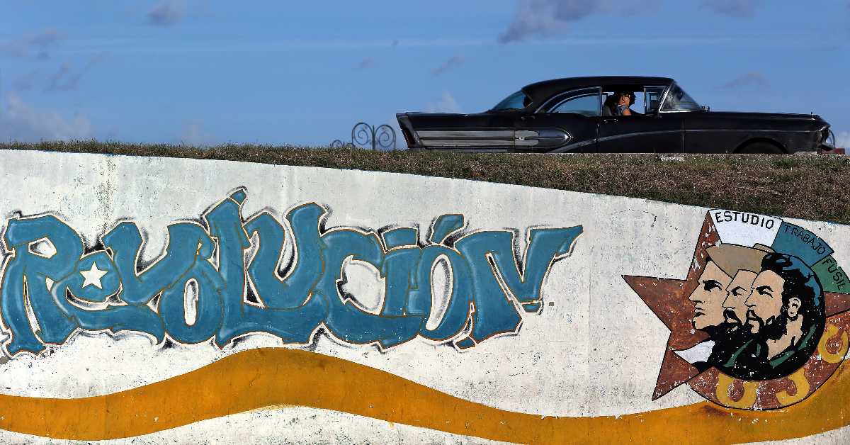 Кубански парадни ковчези и почасна паљба - Америка прети новом блокадом, или 350 дана за смену власти у Хавани