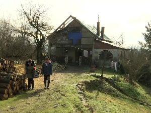 Помоћ за породицу којој је изгорела кућа