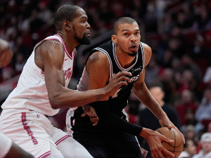 Вембањама доминирао у победи над Хјустоном - Спарси преокренули у последњим минутима