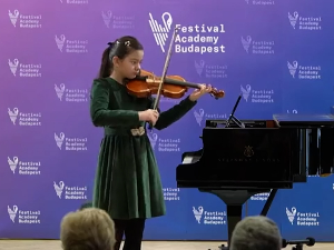 Десетогодишња Емилија из Ниша, најмлађау солисткиња предстојећег Божићног концерта на Коларцу