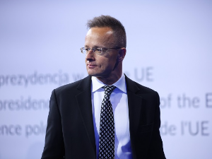 Сијарто: ЕУ занемарује европске пољопривреднике, фокусирана само на Украјину