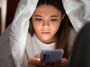 Дипфејк и нудификација – како ВИ индустријализује дигитално злостављање