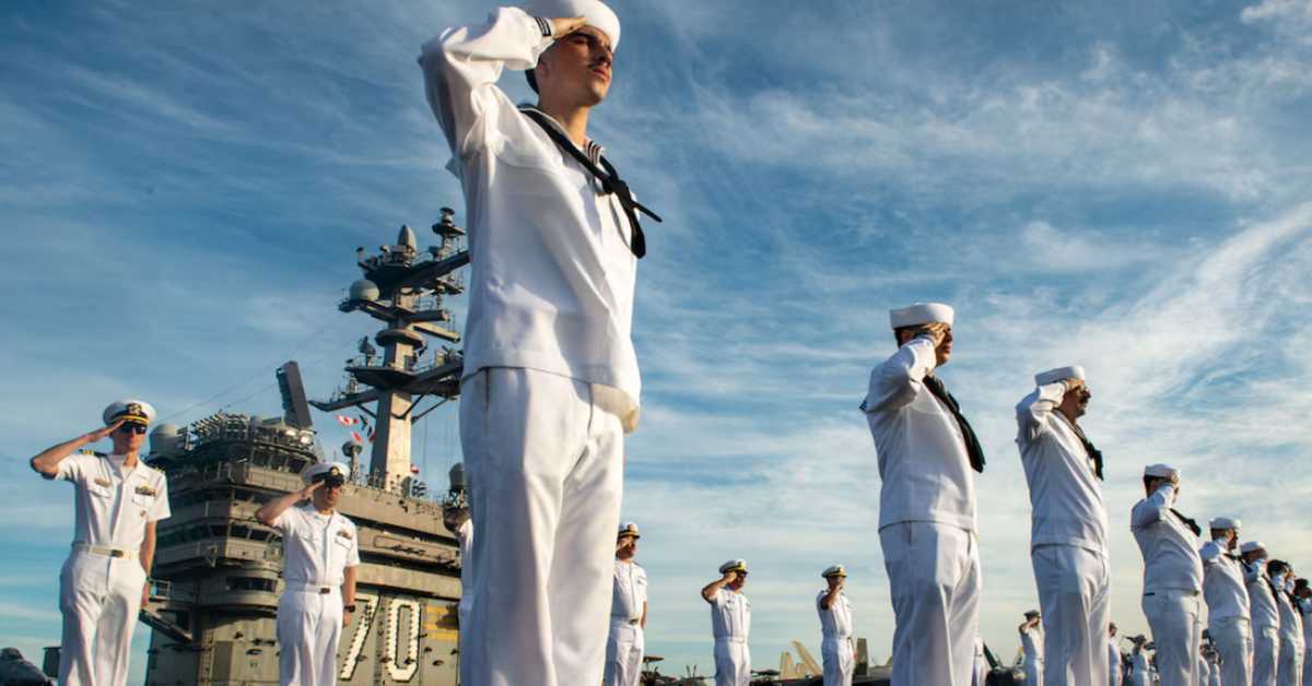 "Џорџ Буш" креће пут Ирана - пре почетка новог рата, Трамп даје још једну шансу дипломатији 