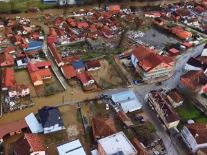 Поплаве у неколико региона у Северној Македонији, више од 200 људи евакуисано у Кичеву