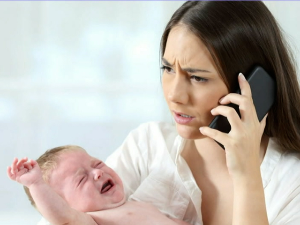 СОС линија за емотивну помоћ мајкама – место где маме могу да признају да им није увек лако