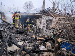 Трамп тражи од Кијева "брз" договор са Москвом; масовни удар на Украјину – лансирано скоро 400 дронова