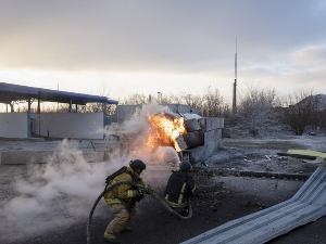 Њујорк тајмс: Трамп жели да постигне решење за рат до новембра; Шведска шаље пакет помоћи Украјини