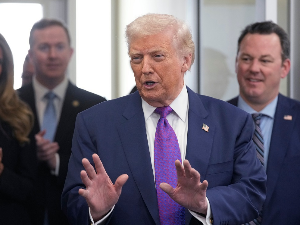 Трамп: Обама изјавом о ванземаљцима открио поверљиве информације