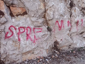 Усташки симболи у српском селу Глушци у Хрватској