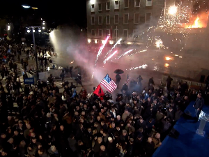 Протест у Тирани, поново водени топови против Молотовљевих коктела