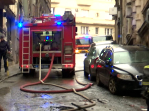 Угашен пожар у стамбеној згради у Београду 