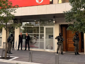 Полиција опколила зграду брата Мила Ђукановића