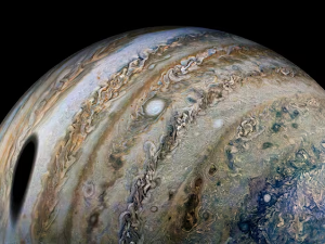 Јупитер није онолико велик колико смо мислили, морају уџбеници да се мењају