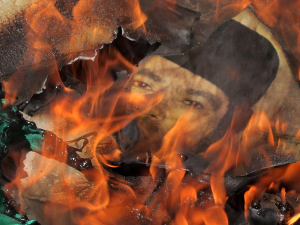 Зелене заставе Либије и позиви на освету на сахрани Сеjфа ел Ислама – крај династије Гадафи и увод у нове сукобе