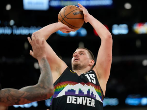Денвер прекинуо низ пораза, трипл-дабл Јокића против Чикага