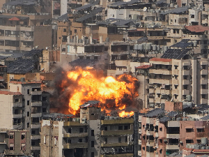 Нова серија ваздушних напада на Бејрут; Напади дроновима у Дубаију, Оману и Ираку