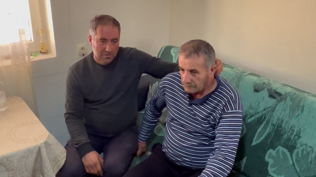 Бојана Здравковића и његовог болесног оца малтретирала полиција на прелазу Бела земља