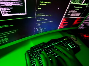 Док одјекују ракете, воде се и битке без експлозија – Иран погођен и сајбер офанзивом