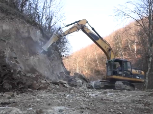 После пола века почела изградња пута до најудаљенијих села у општини Куршумлија, дуж административне линије са KиМ