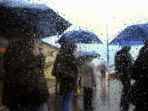 Осетно хладније време – облачно са кишом, на планинама снег