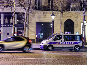 Спречен терористички напад испред Банке Америке у Паризу