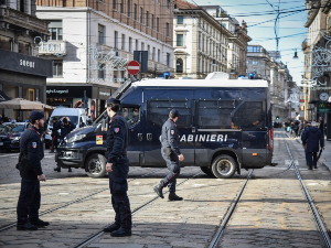 Пљачка банке у Напуљу са 25 талаца, филмско бекство кроз канализацију