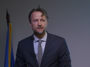 Бекерат: Не политизовати случај смрти студенткиње Филозофског, медији да покажу поштовање