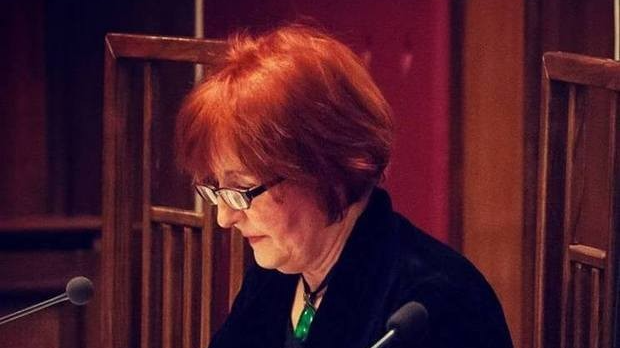 С песником у подне: Радмила Лазић: ,,Такве песме пишем”