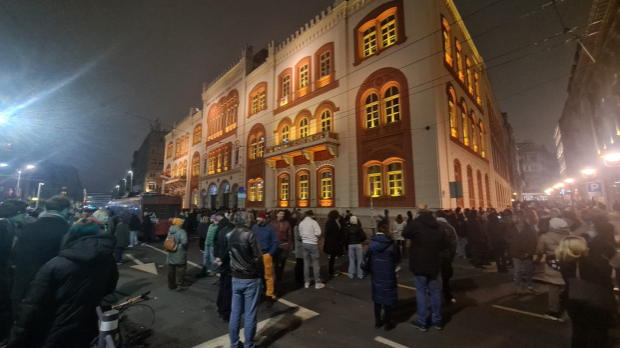Претрес Ректората, полиција расветљава околности смрти студенткиње; протест и инциденти на Студентском тргу