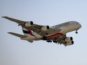 Емирати - дипломатија и брига за туристе под кишом пројектила 