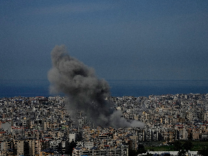 Размена ваздушним ударима на Блиском истоку; авион Ер Србије полетео за Дубаи; у Ирану до сада више од 1.300 погинулих