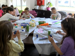 Бор: Зи Ђин за Ускрс дарује децу запослених