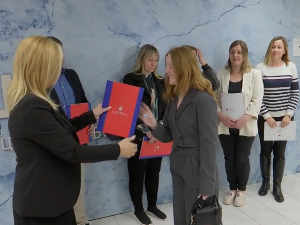 Наставља се повратак здравствених радника из дијаспоре, још десеторо добило уговоре о раду 