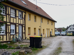 Отац у Француској држао сина годину и по закључаног у комбију