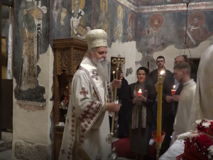 Митрополит Теодосије служио литургију у манастиру Грачаница