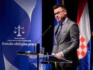 Роми и међународно право