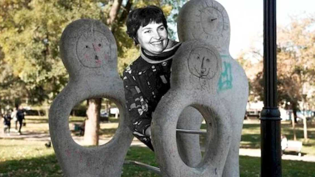 Документарне фусноте-Кад скулптуре нису биле споменици