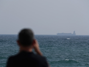 Венс оптужује Иран за "економски тероризам"; кинески танкер пробио америчку блокаду