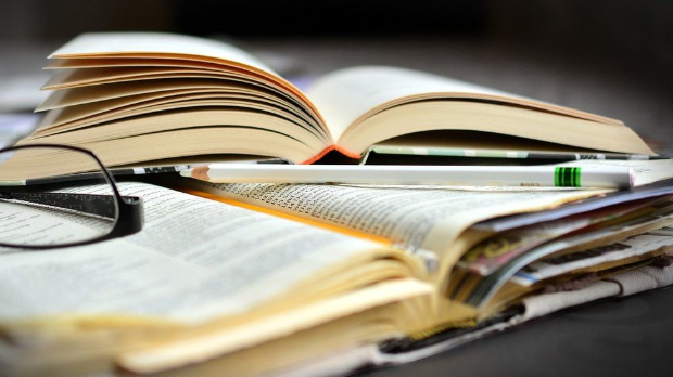 Пут у речи                         : Слушајте „Пут у речи" и размишљајте о језику