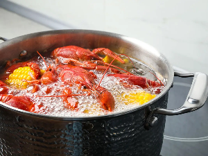 Јастози осећају бол, научници апелују да се престане са праксом живог кувања