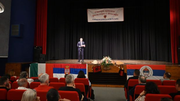 Фолклор спаја генерације - Милићевић отворио смотру у Италији