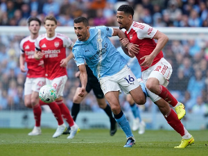 Борба за титулу тек почиње, Холанд пресудио Арсеналу на 