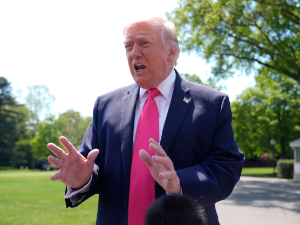 Трамп: Ако Иран одбије договор, неће остати ниједна електрана ни мост; Техеран: Ормус је наш, блокада се наставља