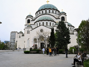 Местимично наоблачење и киша, највиша дневна температура 20 степени