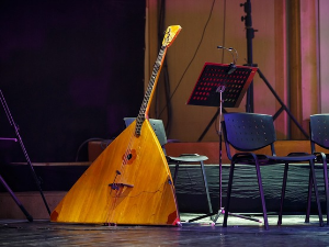 Свирај свирче – Балалајка