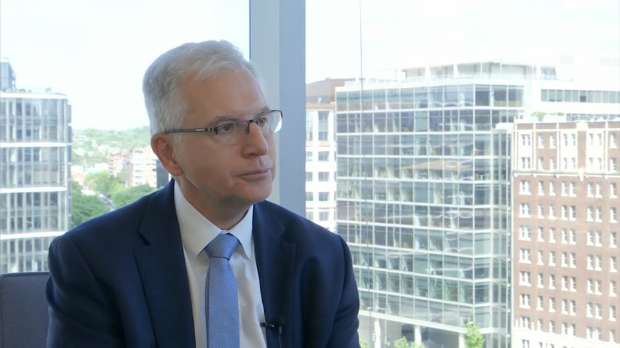 Алфред Kамер за РТС: Ова криза још није највећа у историји, не бацајте новац на глупе субвенције