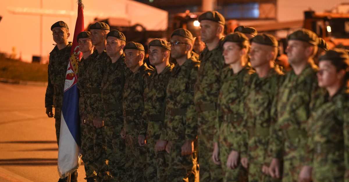 Повратак српских мировњака из Либана, припаднике Војске Србије у Нишу дочекао министар Гашић