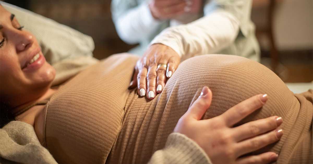 Порођај на леђима – модерна пракса супротна природи и науци