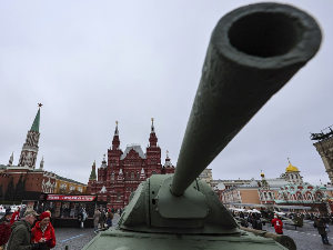 Песков: Одсуство војне технике на паради за Дан победе због терористичке претење